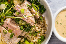 Load image into Gallery viewer, Citrus Mixed Greens Salad with Salmon (Low Carb)