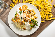 Load image into Gallery viewer, Chicken & Chickpea Spinach Salad (Low Carb)