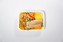 Load image into Gallery viewer, Citrus Mixed Greens Salad with Salmon (Low Carb)